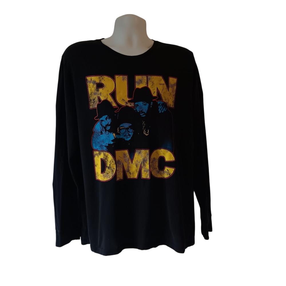 Old Navy Black Graphic Long Sleeve Tee